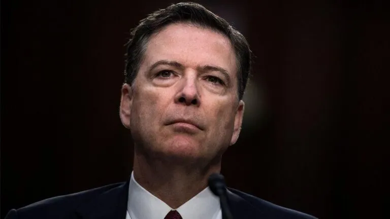 James Comey, exdirector del FBI imputado por tercera vez por el Departamento de Justicia, durante una comparecencia