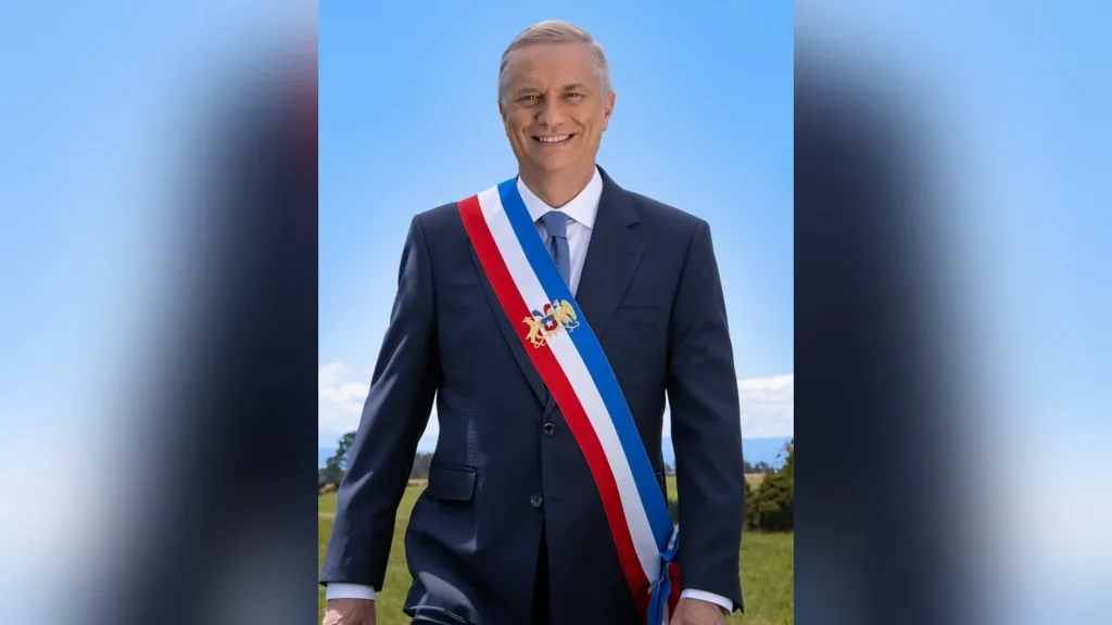 Subsecretario de Justicia: retrato oficial del presidente de Chile, José Antonio Kast, quien destituyó a Luis Silva