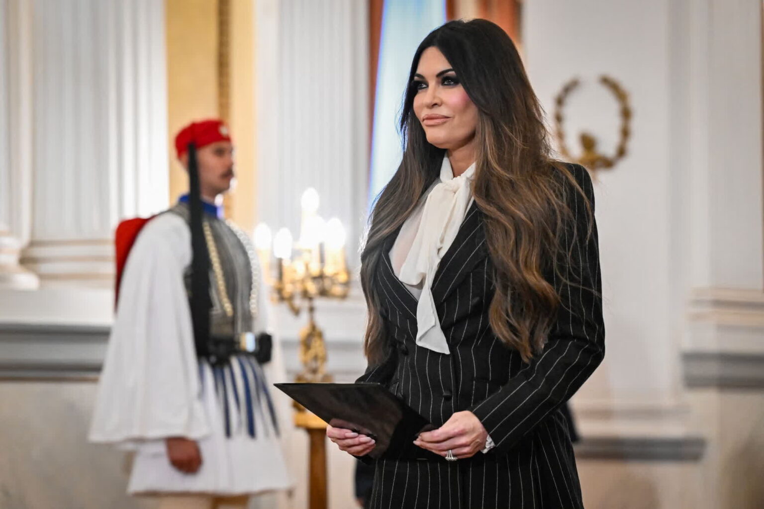 La Casa Blanca pide la renuncia de Kimberly Guilfoyle, embajadora de EE. UU. en Grecia Kimberly Guilfoyle en Atenas durante su etapa como embajadora de Estados Unidos en Grecia, cargo al que la Casa Blanca le pidió renunciar