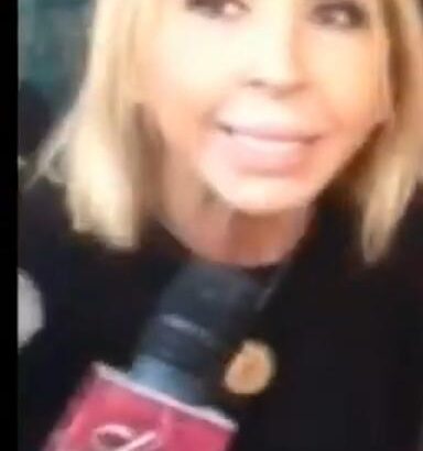 Laura Bozzo hospitalizada: la presentadora peruana con el micrófono de su programa Laura