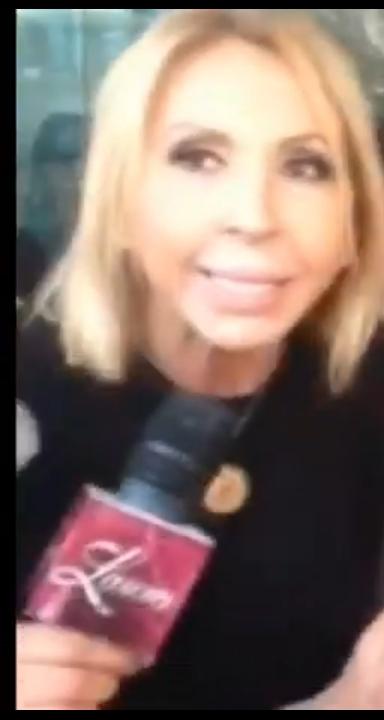 Laura Bozzo hospitalizada: la presentadora peruana con el micrófono de su programa Laura