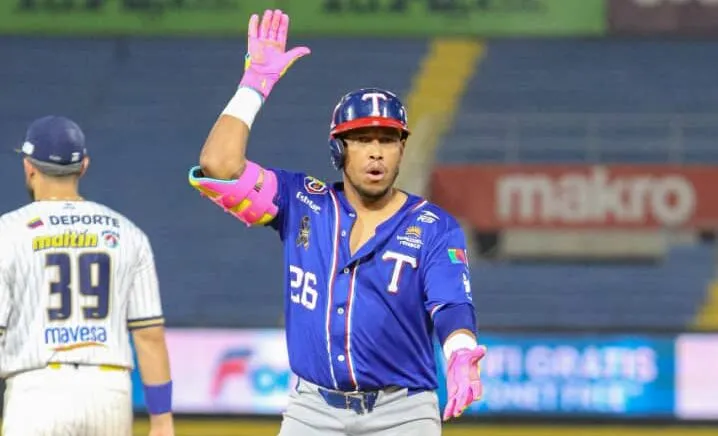 Yangervis Solarte con Tiburones de La Guaira antes de su lesión de Yangervis Solarte