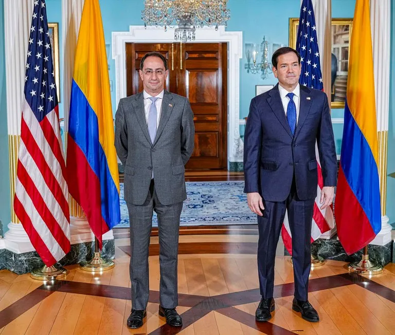 Ley de rescate fiscal en Colombia: el vicepresidente José Manuel Restrepo junto al secretario de Estado de EE. UU., Marco Rubio