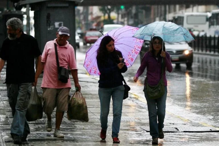 Inameh prevé lluvias, actividad eléctrica y ráfagas de viento este sábado
