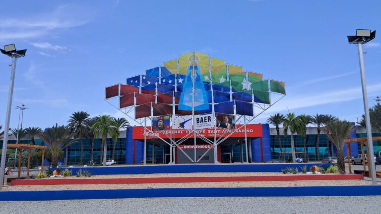 Entrada del Aeropuerto Internacional General en Jefe Santiago Mariño de Porlamar, en la isla de Margarita, terminal a la que llegará la ruta Panamá-Porlamar