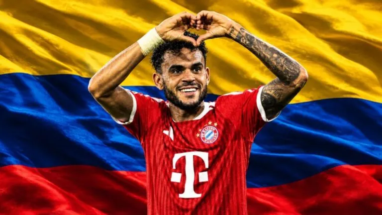 Luis Díaz Balón de Oro 2026: el extremo colombiano celebra con la camiseta del Bayern Múnich sobre la bandera de Colombia