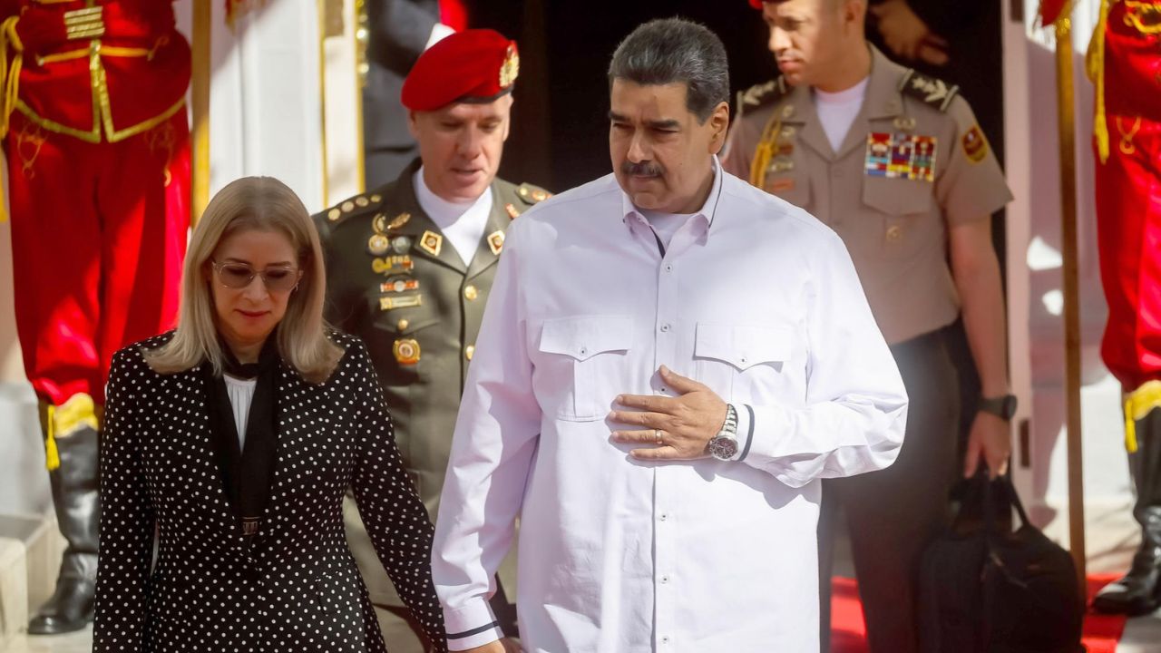 Maduro y Cilia Flores se declaran inocentes de los cargos de tortura Cargos de tortura: Nicolás Maduro junto a Cilia Flores en una imagen de archivo
