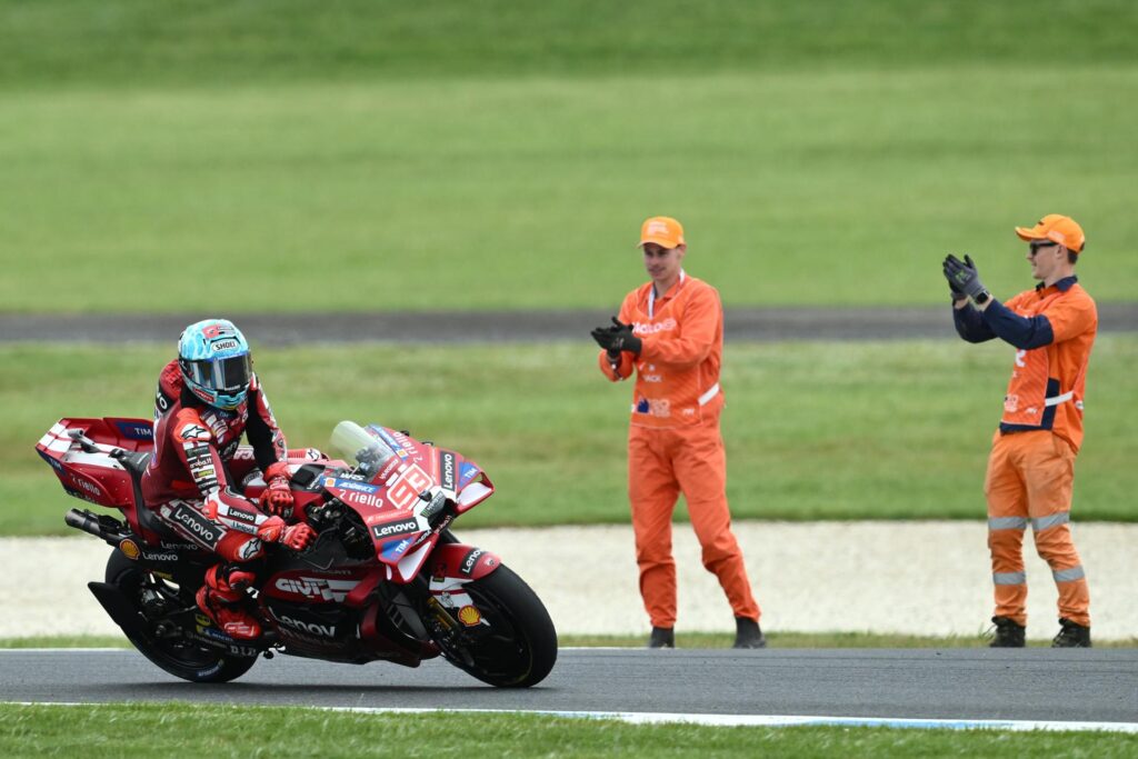 Marc Márquez gana el sprint de Australia: el piloto de Ducati con el número 93 saluda en Phillip Island