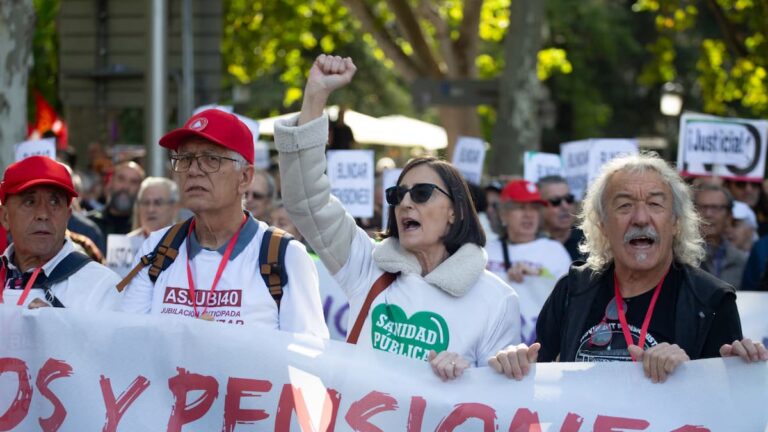 Marcha por las pensiones públicas en Madrid: miles de manifestantes recorren el centro de la capital española