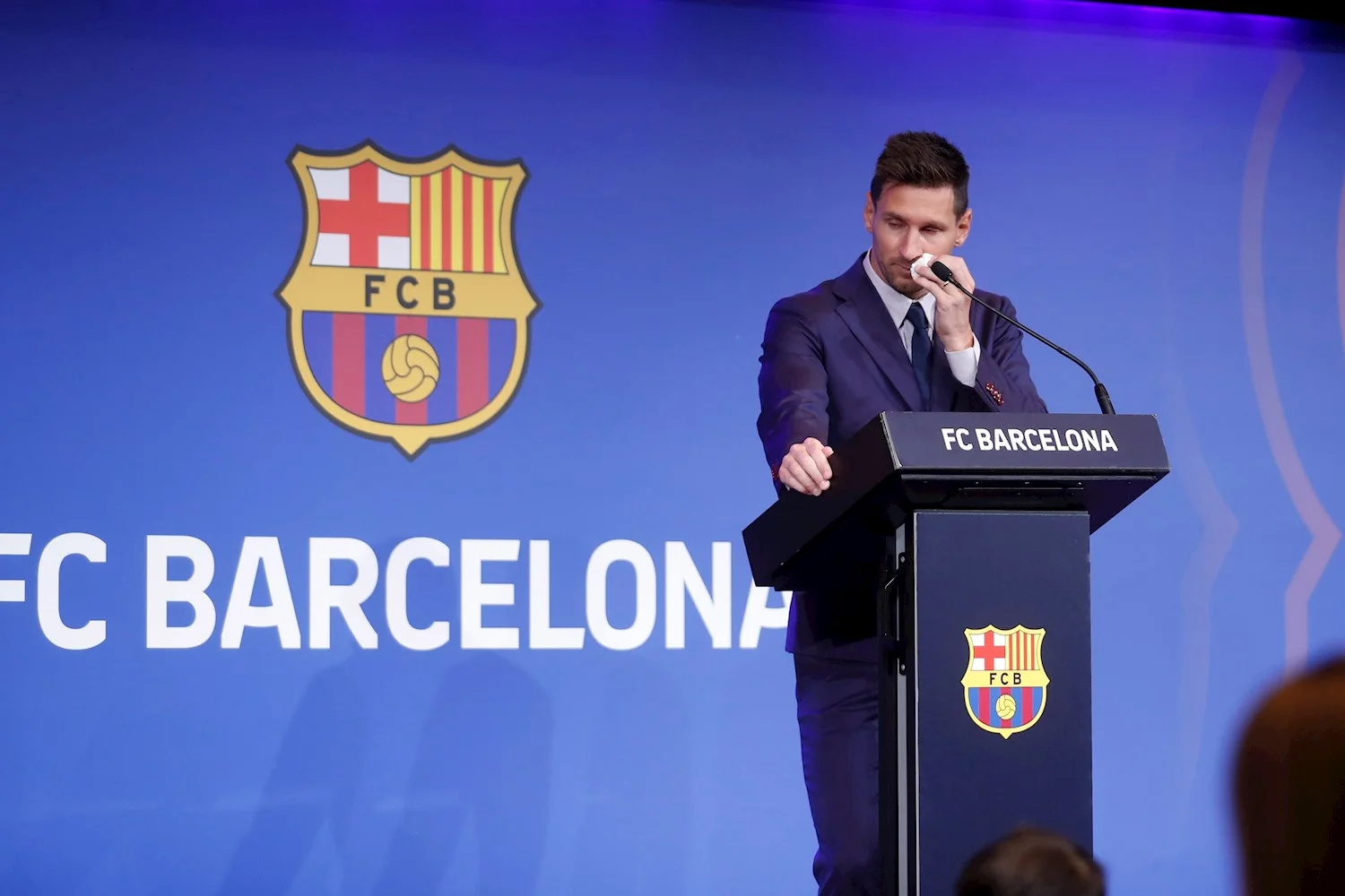 Lionel Messi en su emotiva despedida del FC Barcelona, club al que Joan Gaspart le pide volver para despedirse de la afición