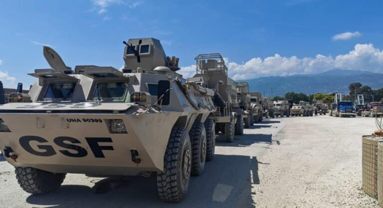 Militares salvadoreños en Haití: vehículos blindados de la Fuerza de Supresión de Pandillas (GSF)