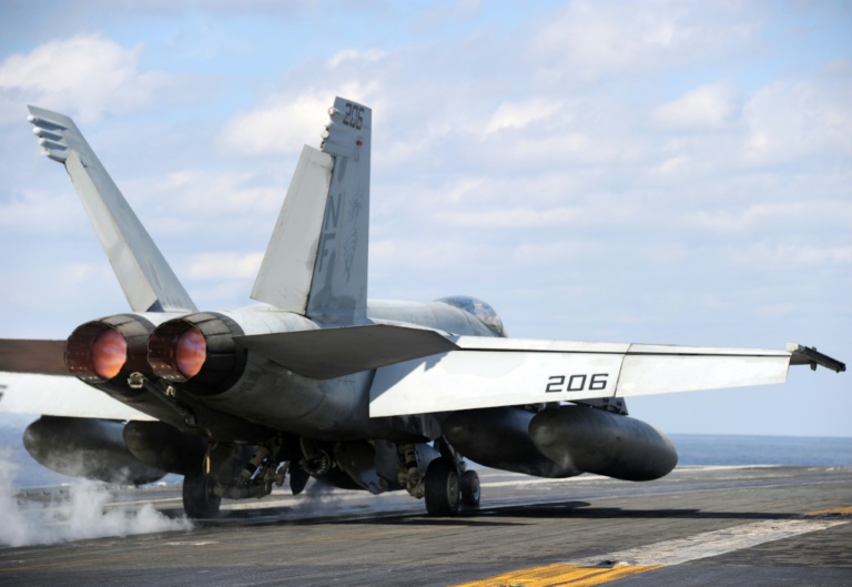 Misiles de largo alcance de Japón y el ejercicio Keen Sword: un FA-18E Super Hornet despega del portaviones USS George Washington