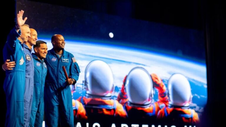 Misión de prueba Artemis III de la NASA: los astronautas Randy Bresnik, Luca Parmitano, Frank Rubio y Andre Douglas en su presentación en Houston