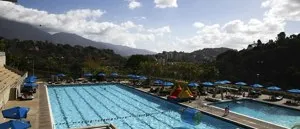 Vista panorámica del Centro Portugués de Caracas, en Macaracuay, sede del foro de la misión empresarial portuguesa del 3 de noviembre, con el Ávila al fondo