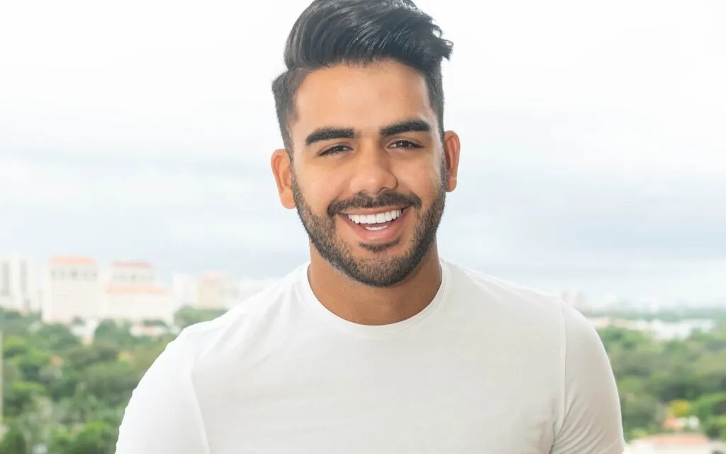 Carlos Adyan, conductor de Miss Universe 2026 junto a Jacky Bracamontes