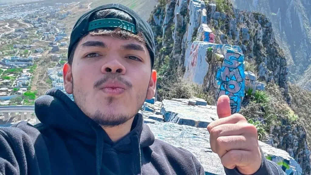 Muerte de Komanche: el streamer salvadoreño en una selfie en un mirador de Monterrey