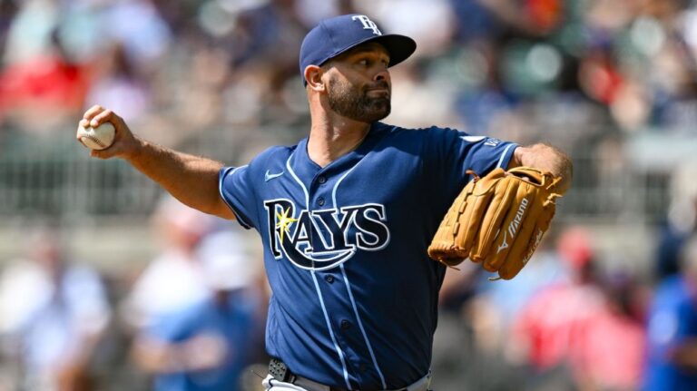 Nick Martínez Juego 1 de la Serie Mundial: el derecho de los Rays de Tampa Bay en el montículo