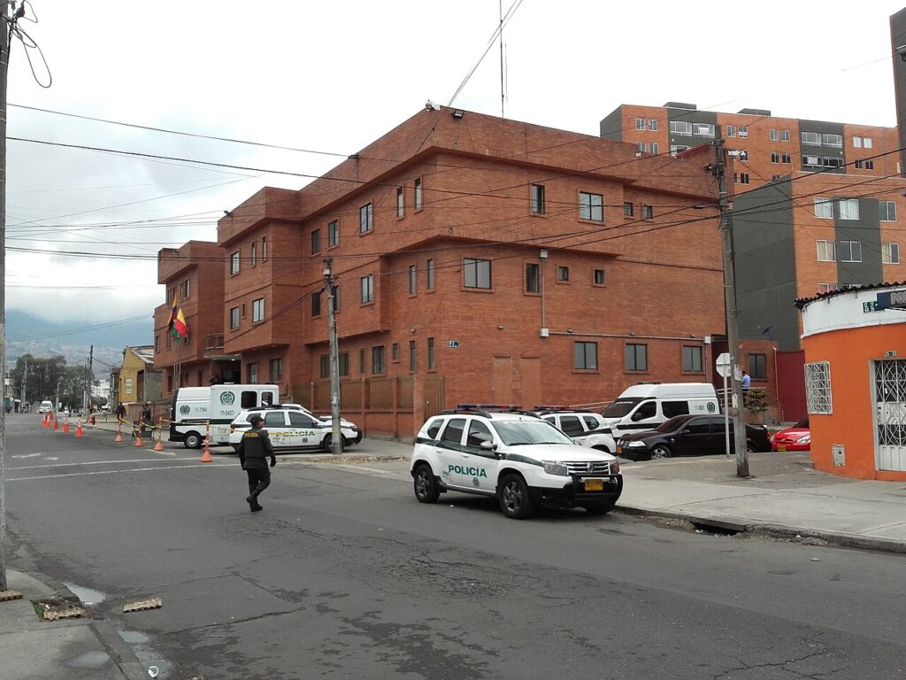 Niñas desaparecidas en Bogotá: estación de Policía en Bogotá con patrullas de la Policía Nacional (foto de archivo)
