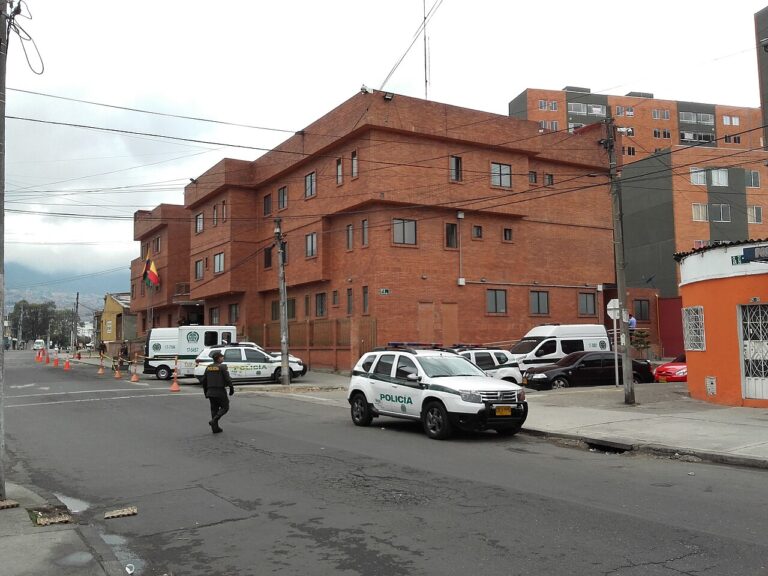 Niñas desaparecidas en Bogotá: estación de Policía en Bogotá con patrullas de la Policía Nacional (foto de archivo)