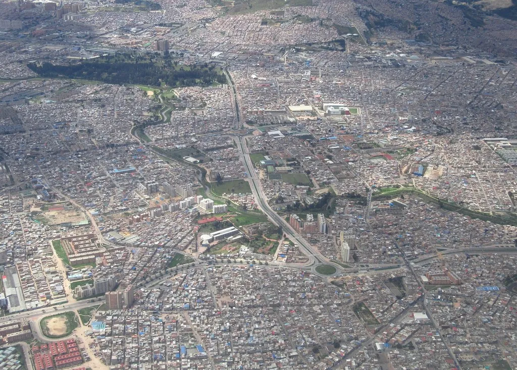 niño murió tras caer del piso 11 en Bosa: vista aérea de la localidad de Bosa, en el sur de Bogotá, con sus conjuntos residenciales y el río Tunjuelo