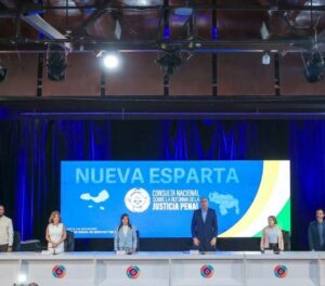 Acto de la Consulta Nacional sobre la reforma de la justicia penal en Nueva Esparta, encabezado por el fiscal general Larry Devoe