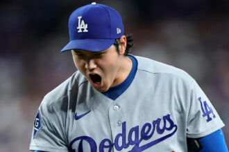 Shohei Ohtani en el Dodgers vs Brewers Juego 2 de la Serie de Campeonato