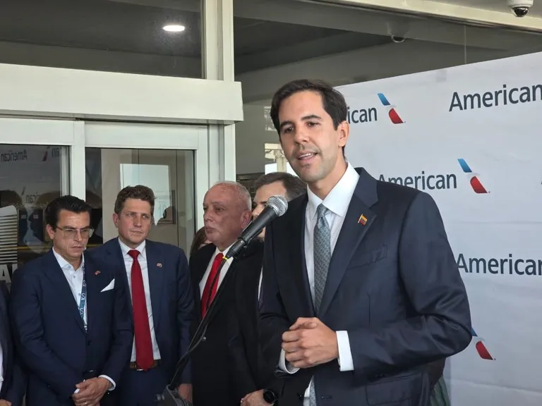 Oliver Blanco canciller: el nuevo ministro de Relaciones Exteriores de Venezuela en un acto oficial