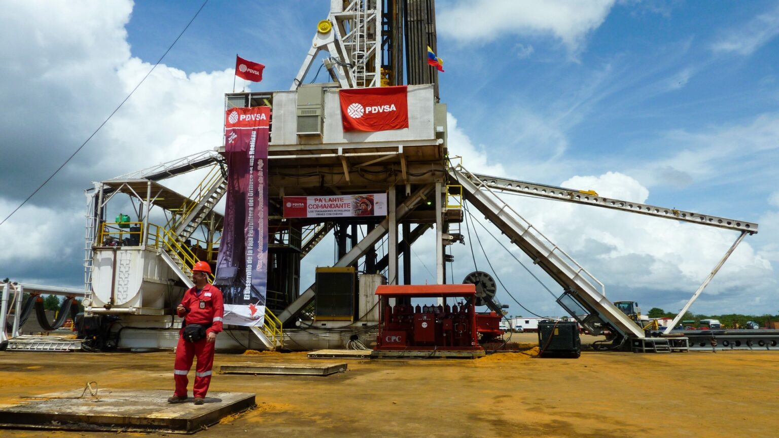 Taladro de PDVSA en la Faja Petrolífera del Orinoco, en medio del aumento de la producción petrolera venezolana