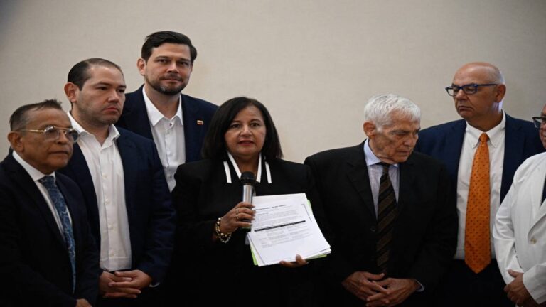 Oposición venezolana ratifica a Machado: dirigentes de la Plataforma Unitaria Democrática presentan el gran acuerdo nacional en Caracas