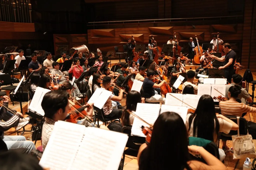 Orquesta Landaeta en China: los músicos de la Sinfónica Juan José Landaeta en ensayo bajo la dirección de Christian Vásquez