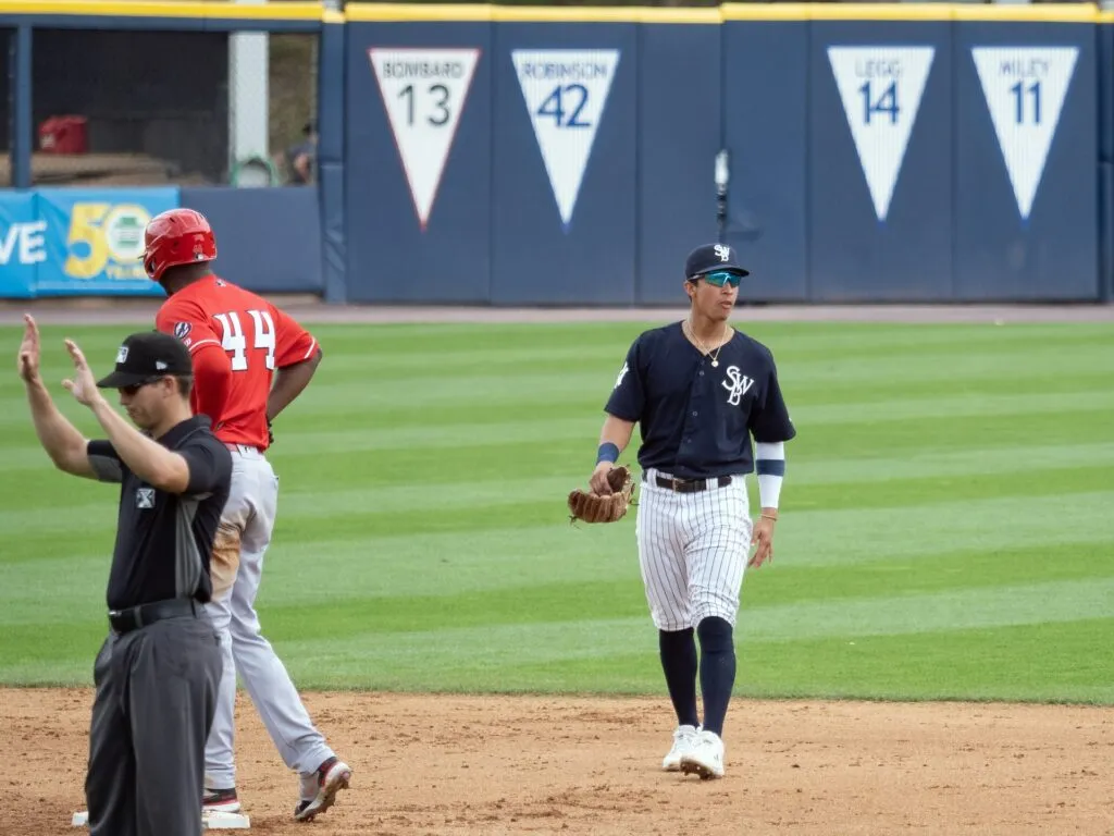 Oswaldo Cabrera a Tigres: el utility venezolano bateando con el uniforme de los RailRiders, filial de los Yankees de Nueva York