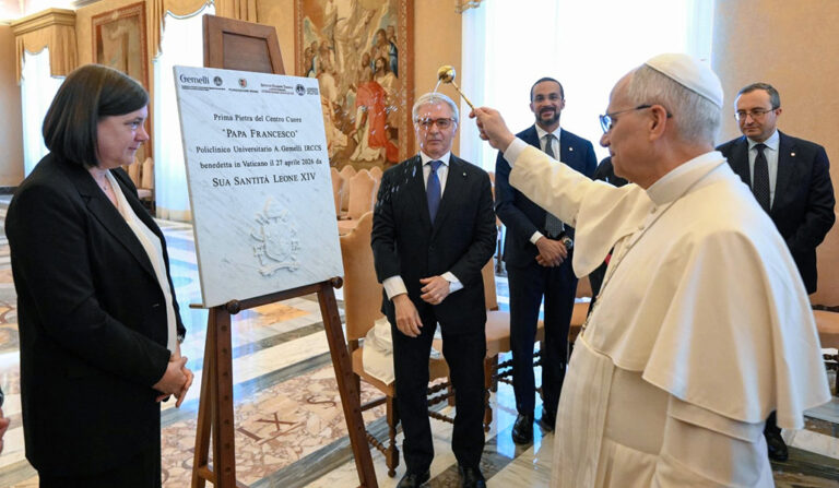 El papa León XIV operado con éxito en el hospital Gemelli de Roma