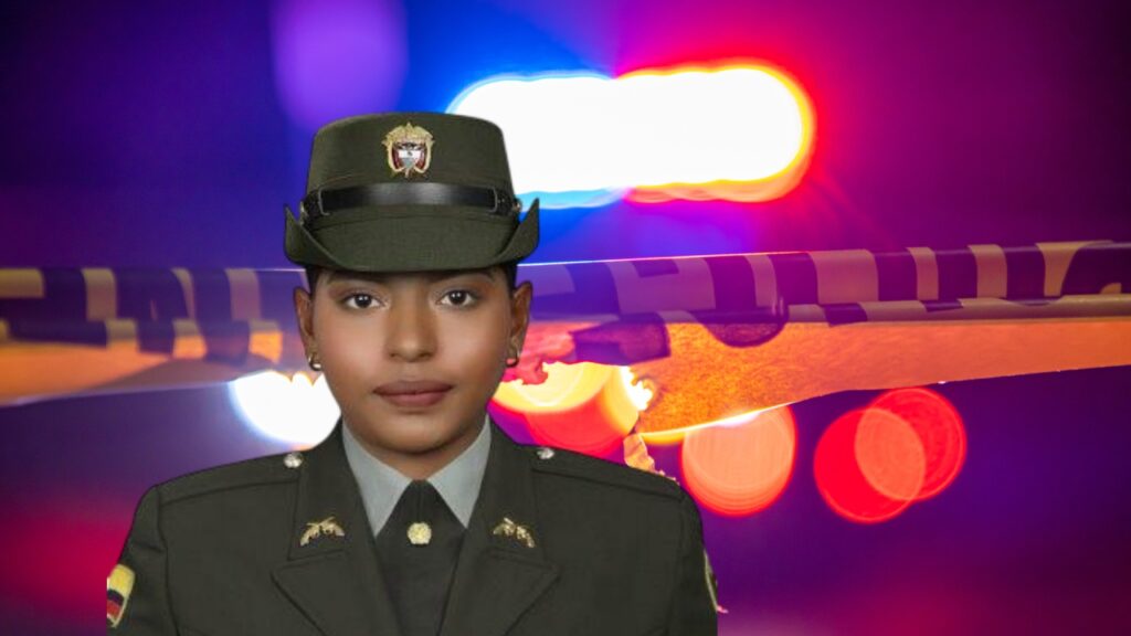 La patrullera María José Recuero en uniforme de la Policía Nacional de Colombia