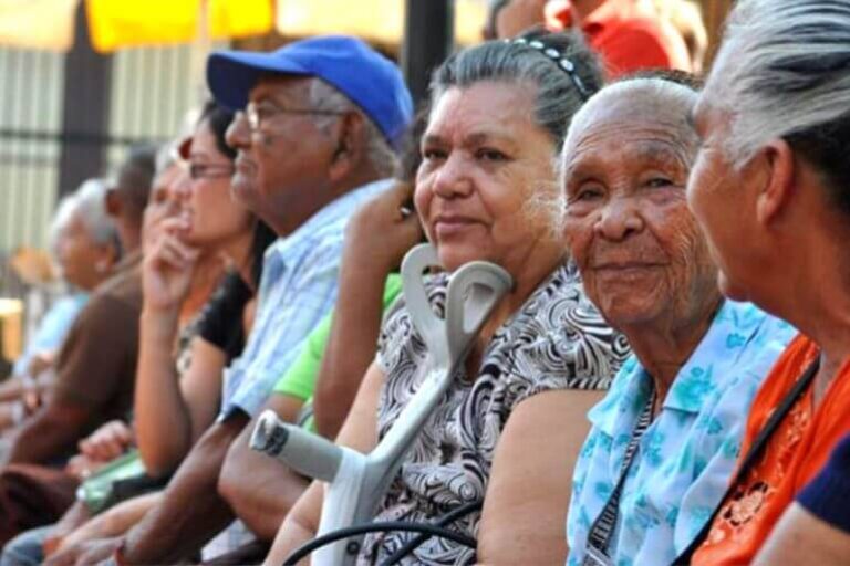 Pensión de noviembre: pensionados venezolanos a la espera del pago del IVSS
