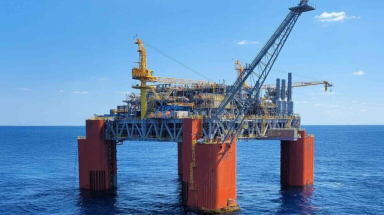 Plataforma petrolera en el Atlántico Sur vinculada al proyecto de petróleo de Malvinas Sea Lion