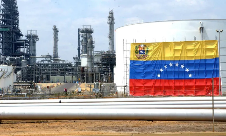 Exportaciones petroleras de Venezuela cayeron 9% en septiembre