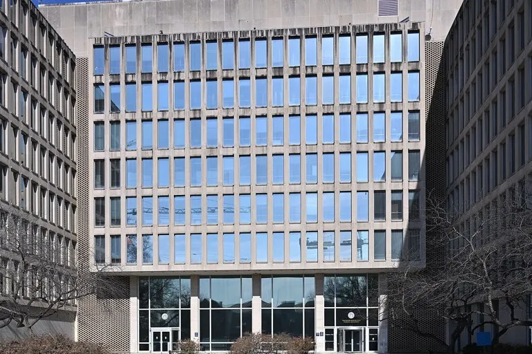 Sede de la Oficina de Gestión de Personal (OPM) en Washington, la agencia que administra la plantilla federal de Estados Unidos