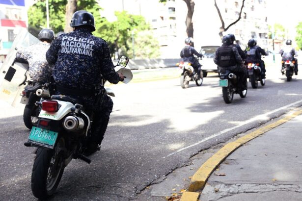 Funcionarios de la Policía Nacional Bolivariana en patrullaje motorizado, en la nota del oficial de la PNB asesinó a su pareja en Carabobo