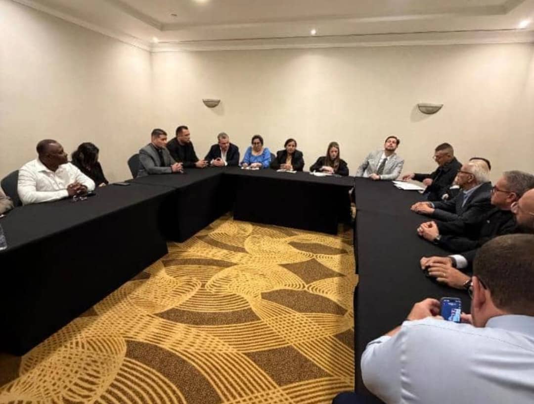 Presos políticos en Venezuela: reunión de expresos políticos durante la entrega del anteproyecto de ley de reparación