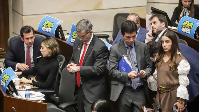 Congresistas durante el debate del presupuesto 2027 de Colombia en el Capitolio
