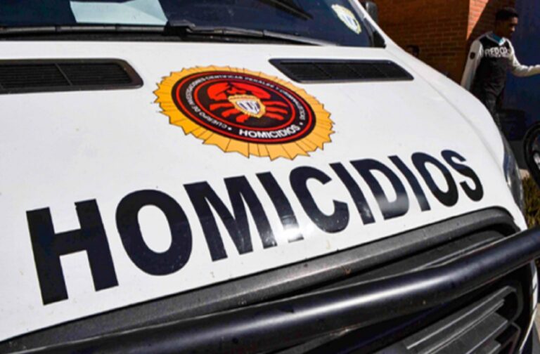 Vehículo del Cicpc de Homicidios, el cuerpo que detuvo a los sospechosos de matar al propietario en Caracas