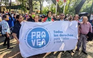 Provea exige justicia: marcha de la organización en Caracas con su pancarta Todos los derechos para todas y todos