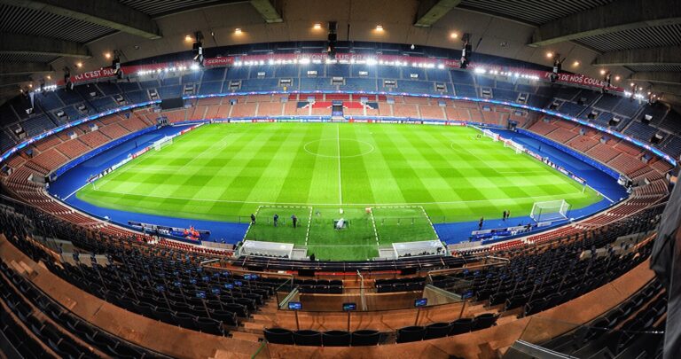 PSG-Lyon aplazado: interior del Parque de los Príncipes, estadio del Paris Saint-Germain