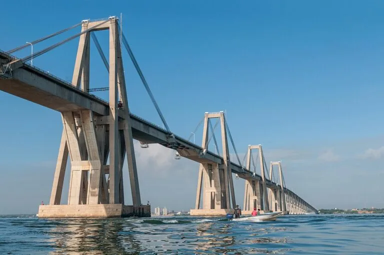 Puente Rafael Urdaneta sobre el lago de Maracaibo: el Reino Unido desaconseja viajar al Zulia salvo por motivos esenciales