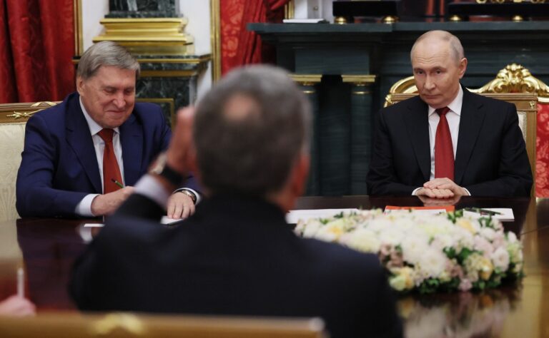 Vladímir Putin reunido con el enviado de Estados Unidos Steve Witkoff mientras se negocia un acuerdo de paz en Ucrania