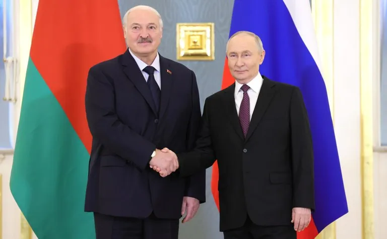 Putin dispuesto a hablar con Macron y Merz sobre Ucrania: Vladímir Putin en una imagen oficial del Kremlin