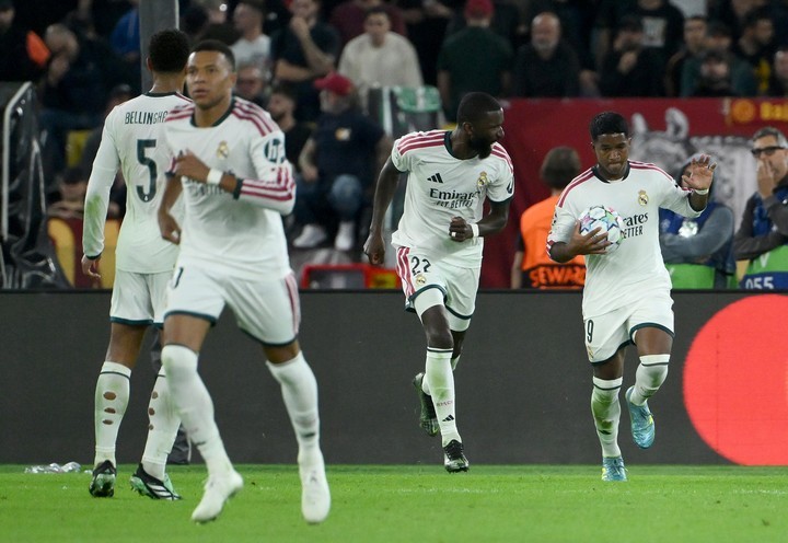 Remontada del Real Madrid en Roma: del 3-1 al 4-3 en siete minutos remontada del Real Madrid en Roma: Endrick y Antonio Rüdiger corren a celebrar junto a Kylian Mbappé y Jude Bellingham en el estadio Olímpico