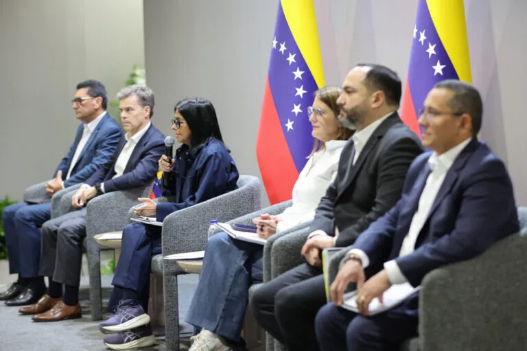 Delcy Rodríguez anuncia el récord petrolero Zulia de 115.000 barriles junto a NABEP y Estados Unidos