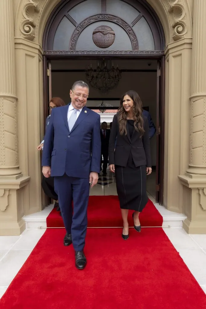 Reelección presidencial consecutiva en Costa Rica: el expresidente Rodrigo Chaves, principal beneficiado de la reforma, en San José