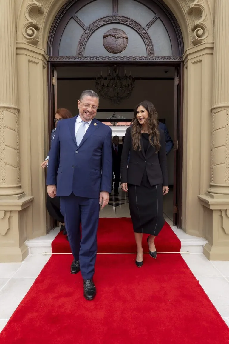 Reelección presidencial consecutiva en Costa Rica: el expresidente Rodrigo Chaves, principal beneficiado de la reforma, en San José